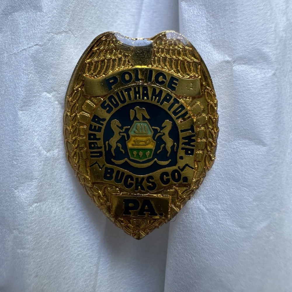 Vintage Upper Southampton Twp. Bucks County PA Police Badge Pin Lapel Gold Tone - Picture 1 of 4